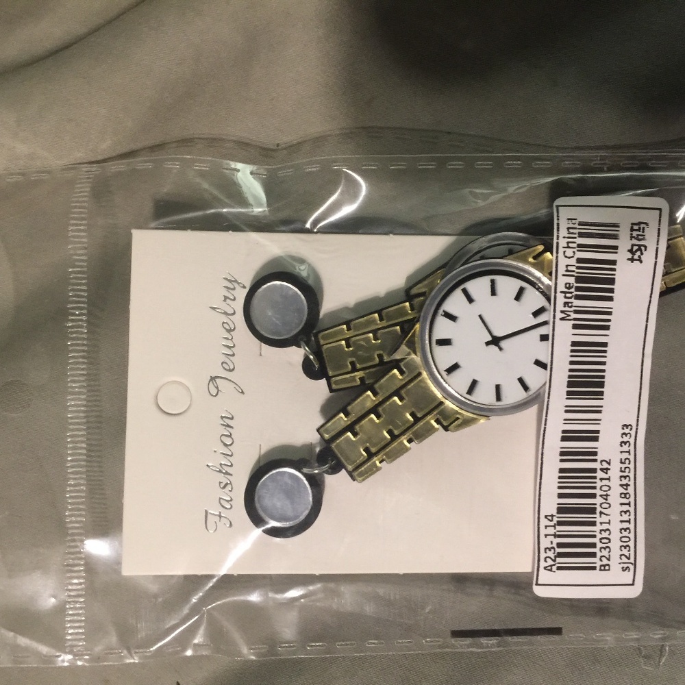 7 piece unworn silver earrings palette